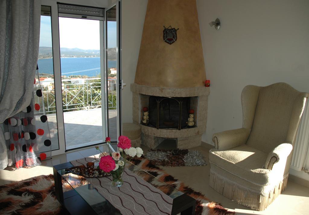 Villa Christine - Maisonettes With Fireplace Αλιβέρι Δωμάτιο φωτογραφία